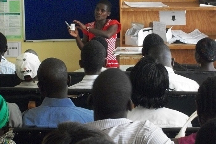 One of the expert patients conducting an adherence session at Lighthouse clinic (Kamuzu Central Hospital)